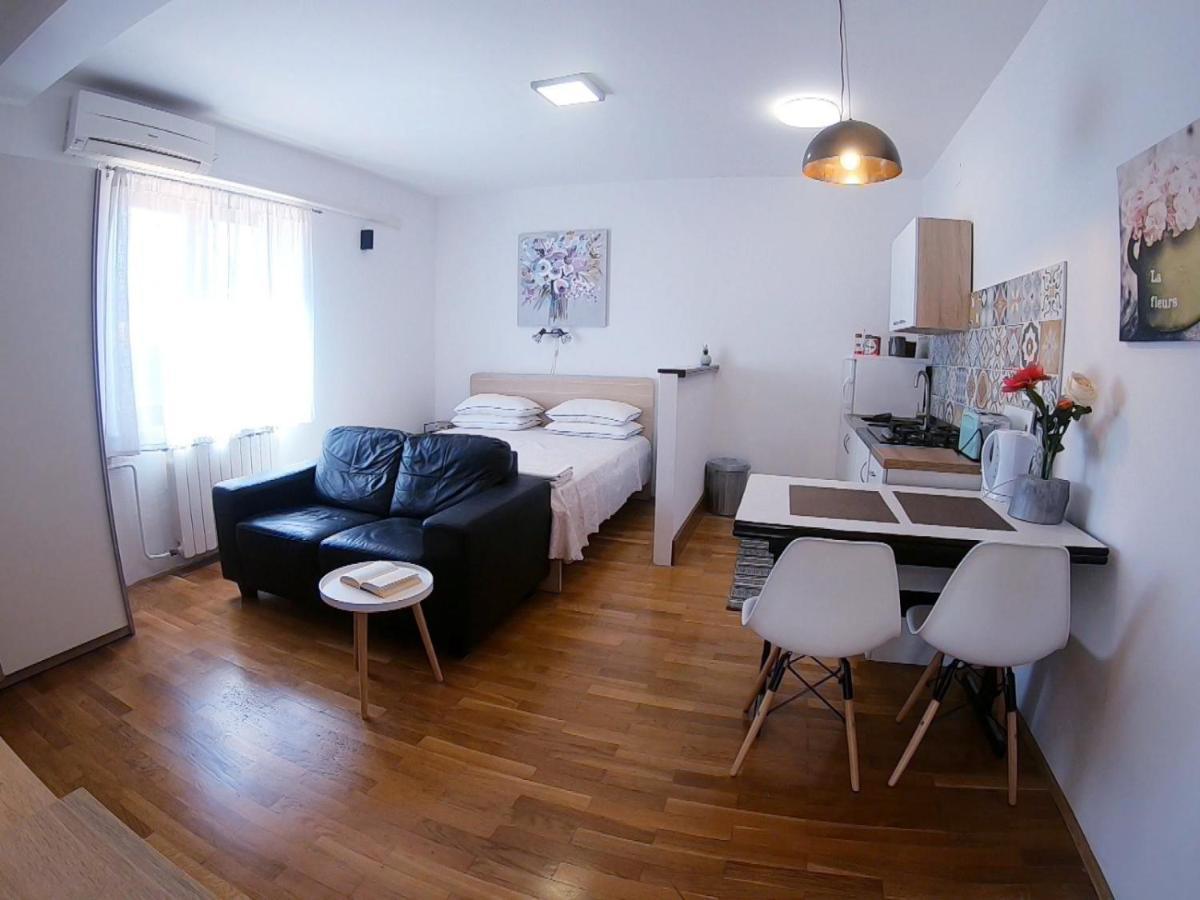 Apartments Josipa โปเรช ภายนอก รูปภาพ